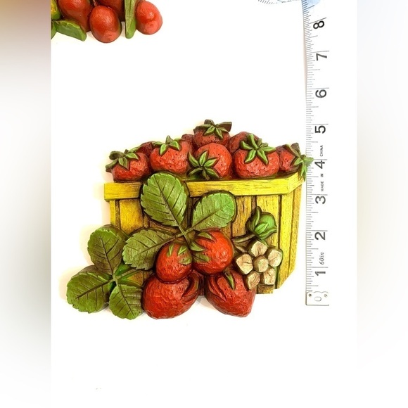 VTG 1970’s Plastic DART Industries Fruit Wall Grouping Strawberries Pineapple - Picture 4 of 9